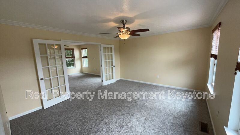 1907 Colonial Dr - Photo 6 of 32