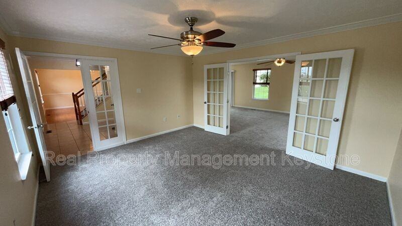 1907 Colonial Dr - Photo 7 of 32