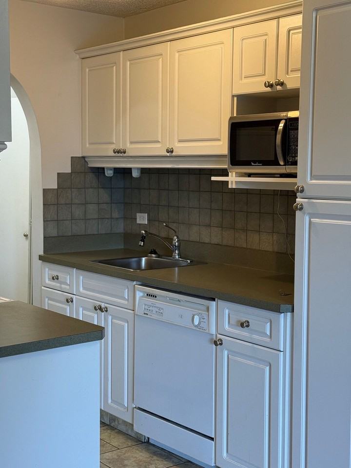 2204 - 2204 Paliswood Road Southwest - Photo 5 of 25
