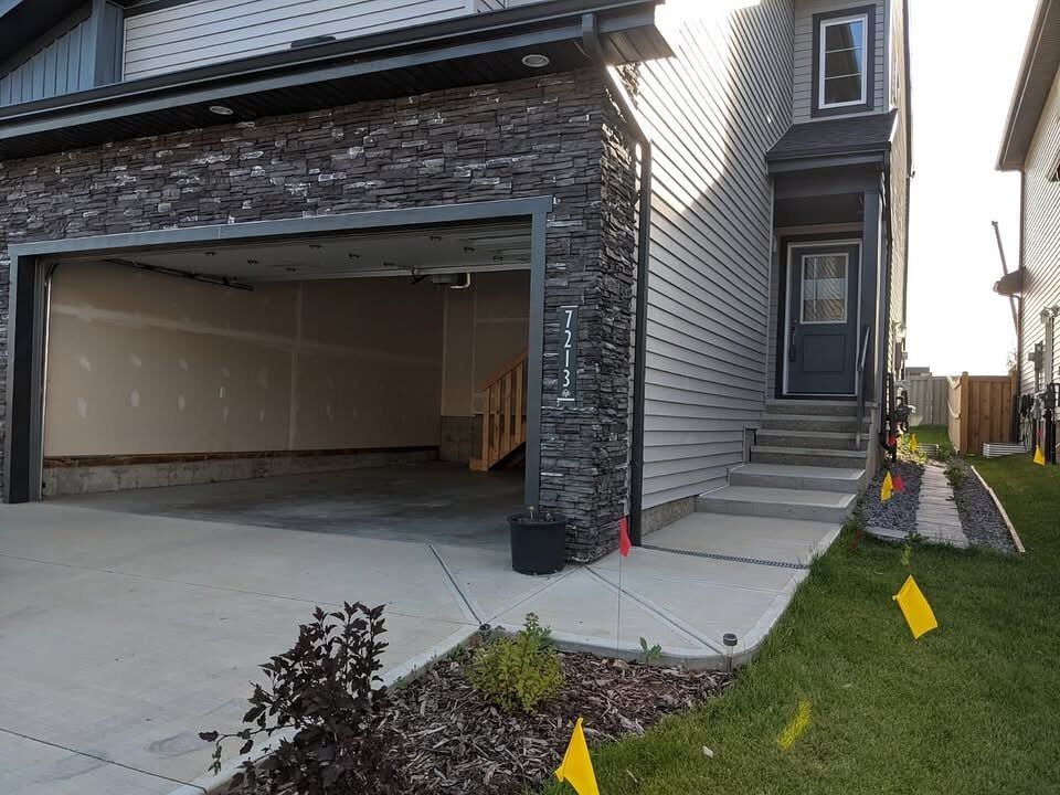 7213 Chivers Pl Sw - Photo 2 of 19
