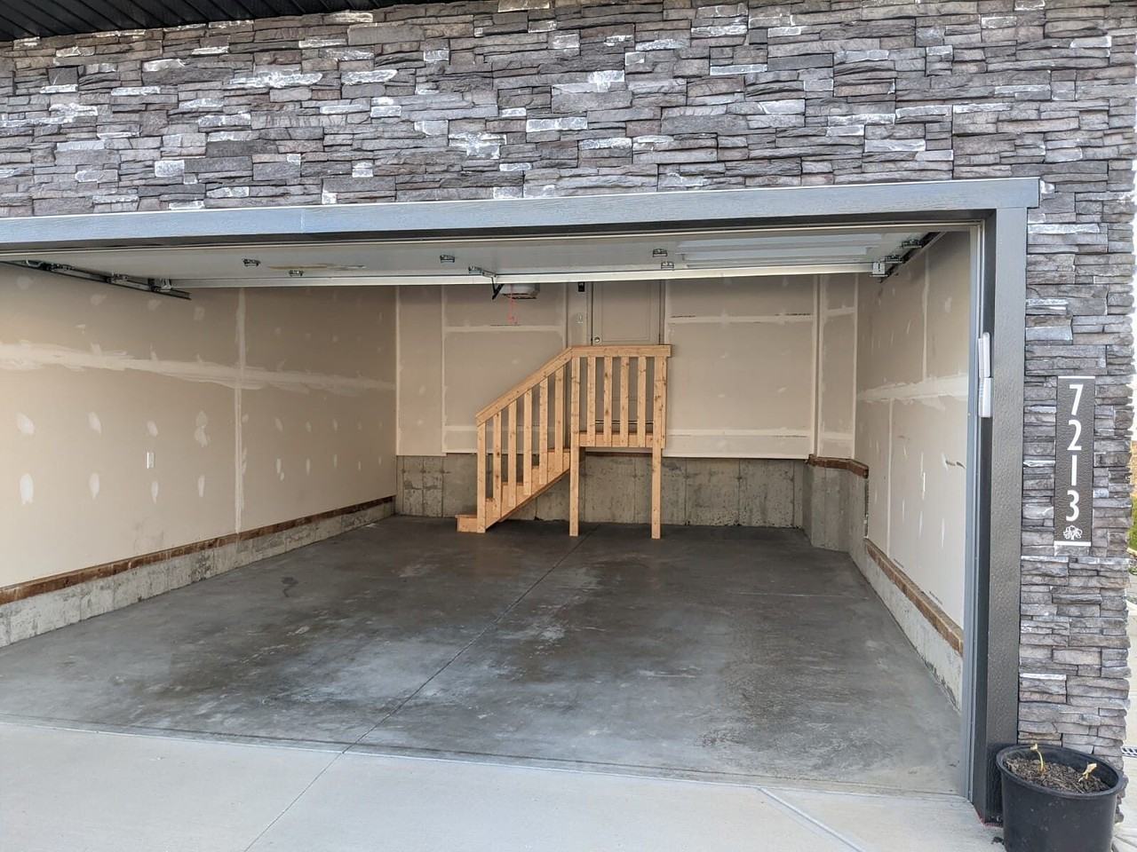 7213 Chivers Pl Sw - Photo 3 of 19
