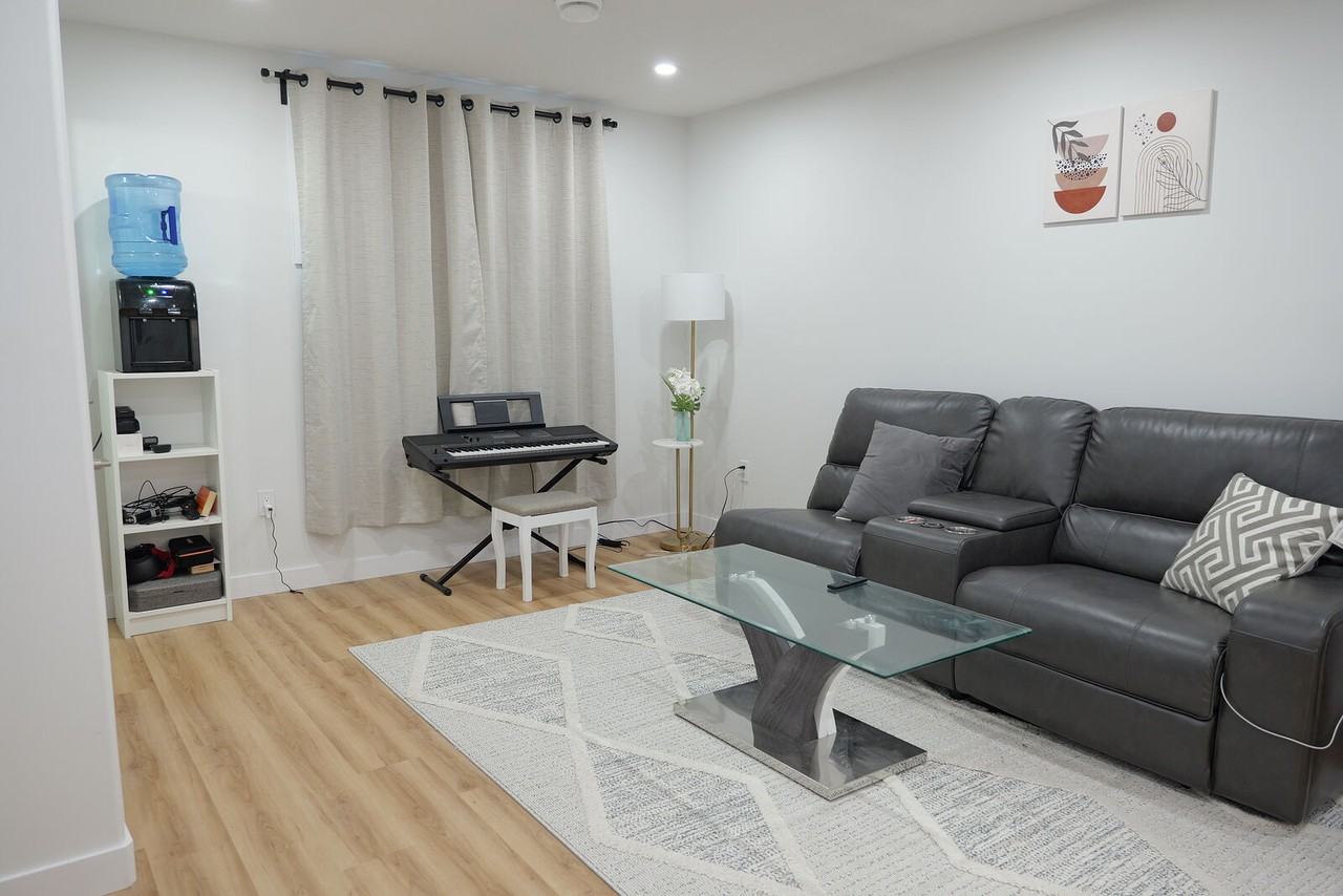 16711 30 Ave Sw - Photo 4 of 8