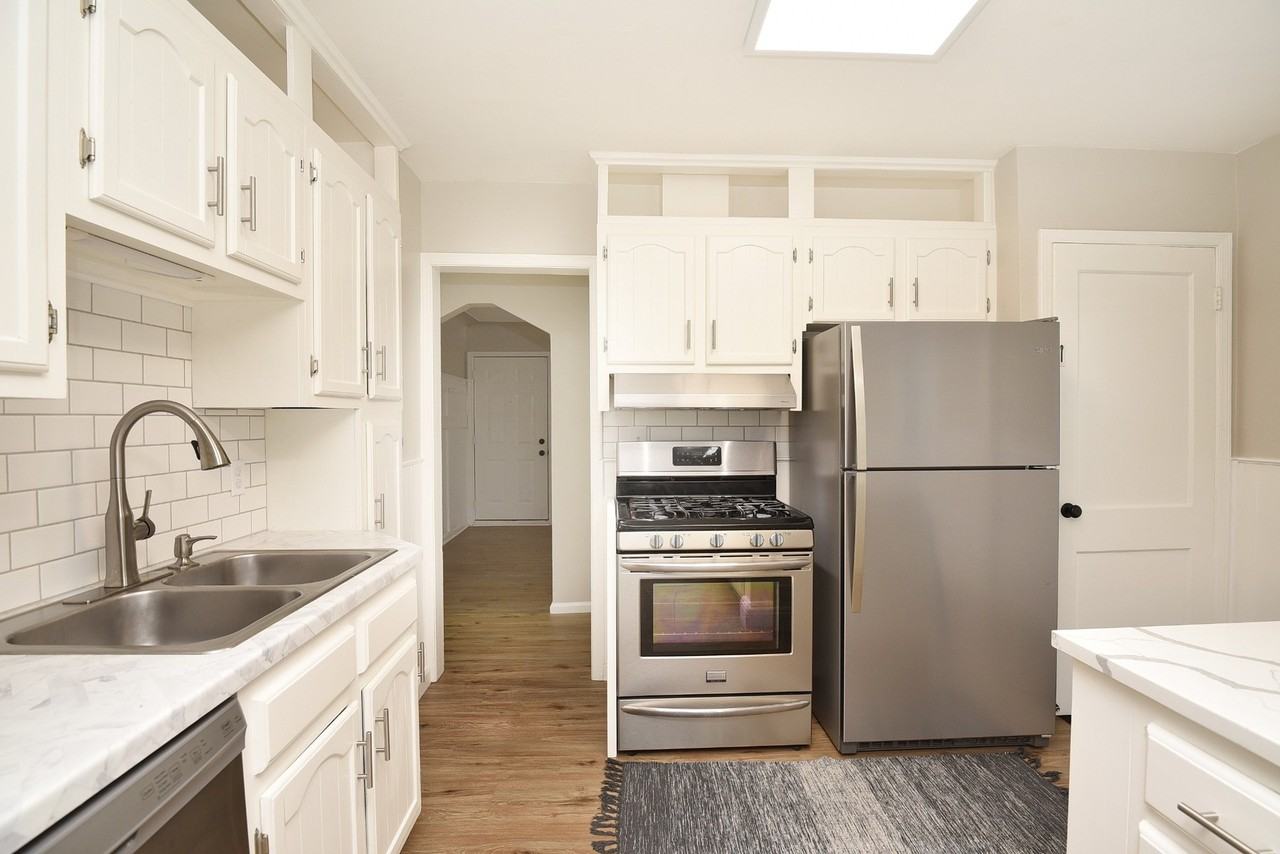 2943 Horton St #NA - Photo 2 of 33