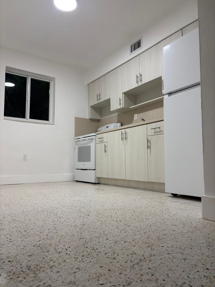3301 Sw 9th St #16 - Photo 2 of 25