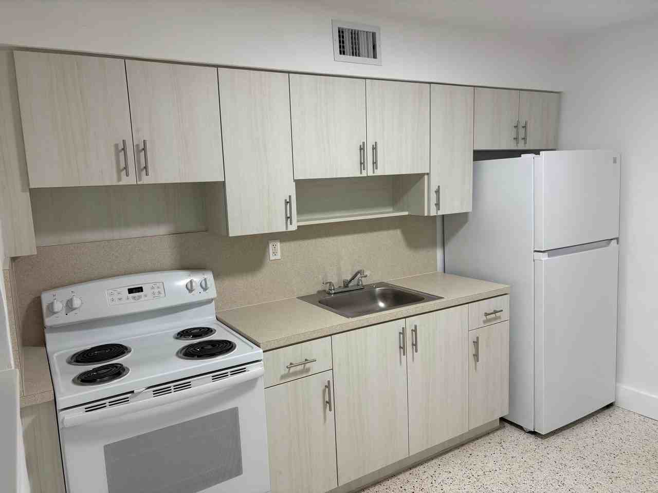 3301 Sw 9th St #16 - Photo 3 of 25