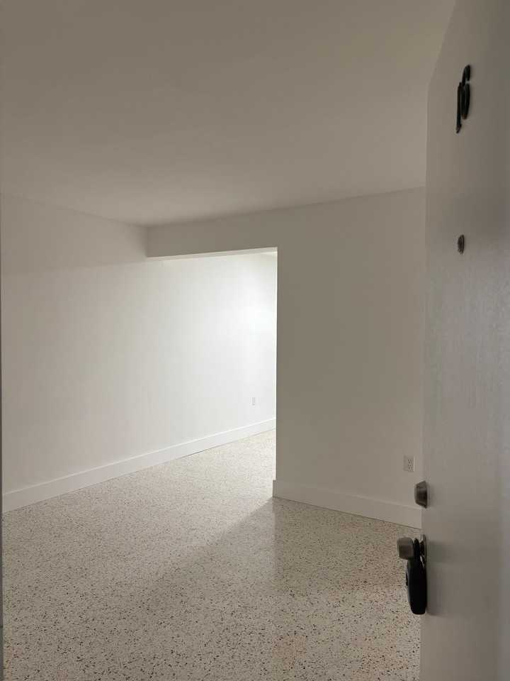 3301 Sw 9th St #16 - Photo 4 of 25