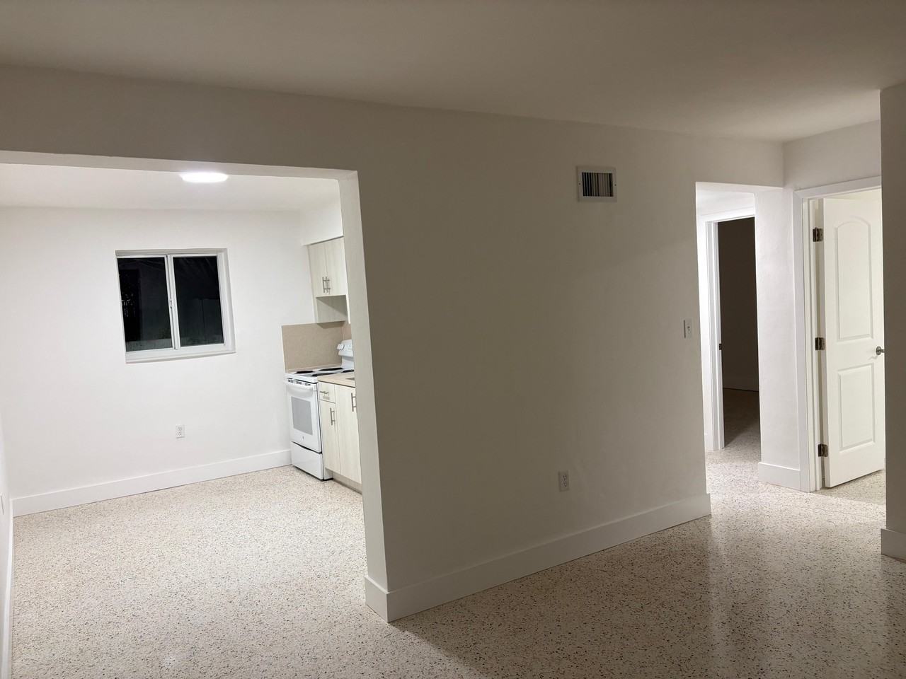3301 Sw 9th St #16 - Photo 6 of 25