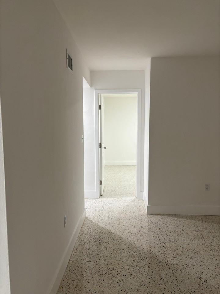 3301 Sw 9th St #16 - Photo 7 of 25