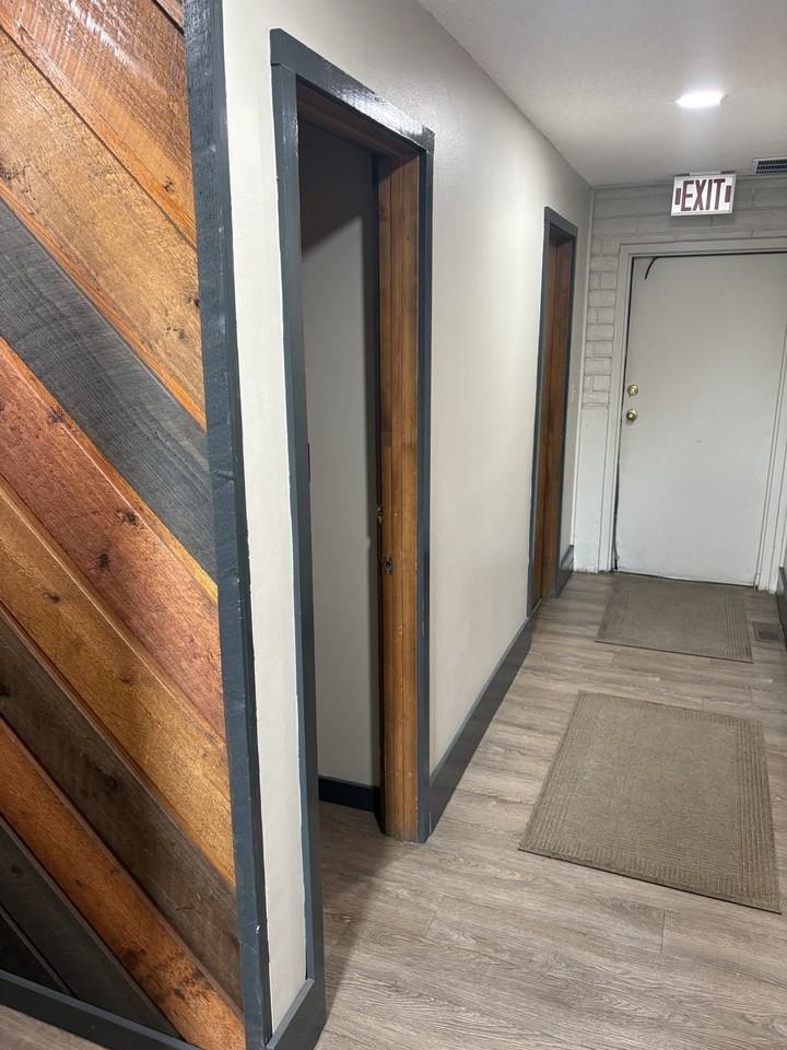 716 S 1st St #D - Photo 3 of 10