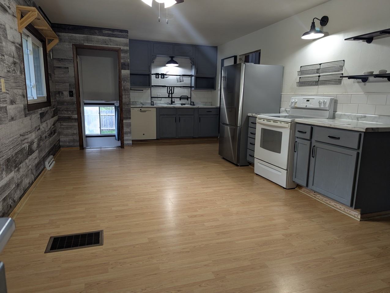 519 Pflieger St #NA - Photo 5 of 26
