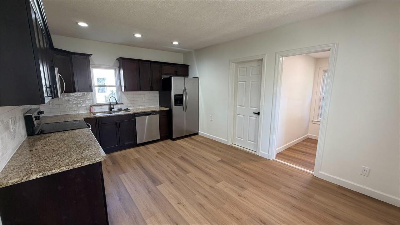 104 Greenwood St #1 - Photo 2 of 9