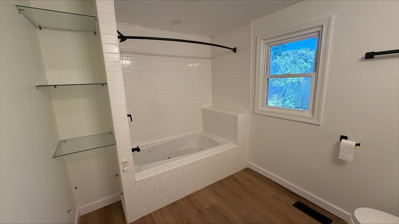 104 Greenwood St #1 - Photo 4 of 9