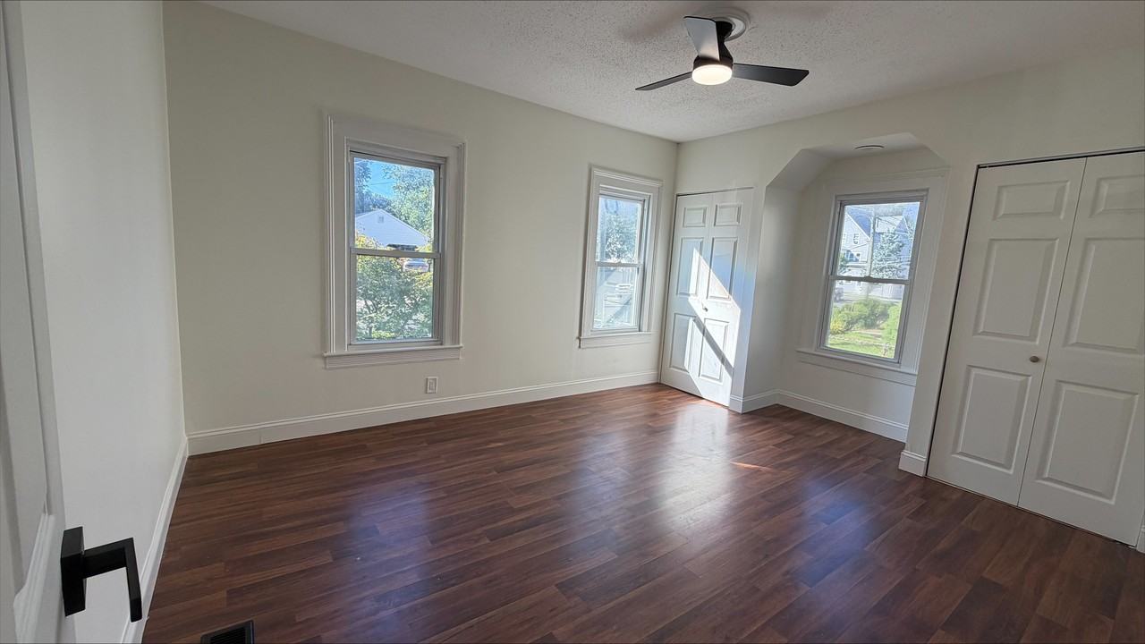 104 Greenwood St #1 - Photo 7 of 9