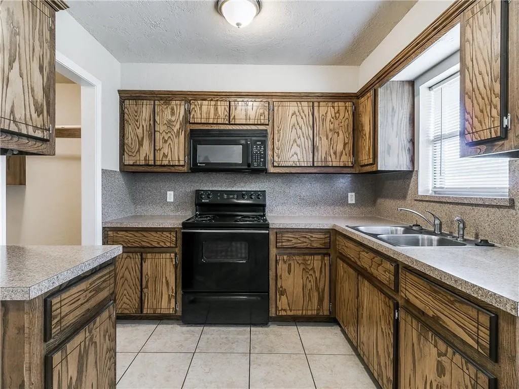 1149 Se 23rd St #NA - Photo 6 of 11