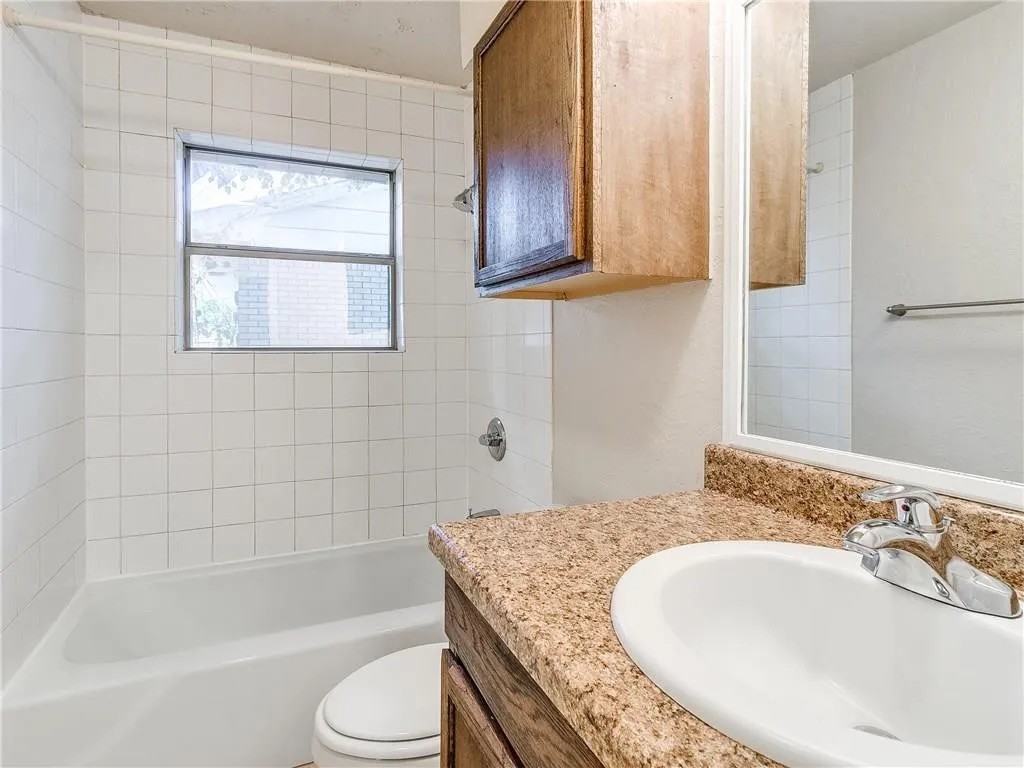 1149 Se 23rd St #NA - Photo 7 of 11