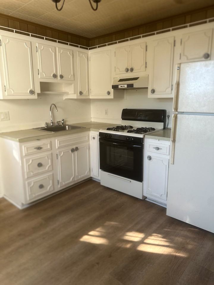 328 E Lloyd St #NA - Photo 5 of 11