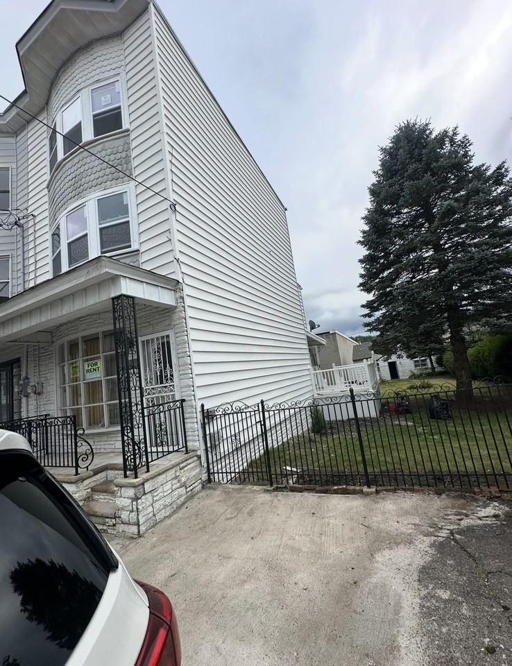 328 E Lloyd St #NA - Photo 7 of 11