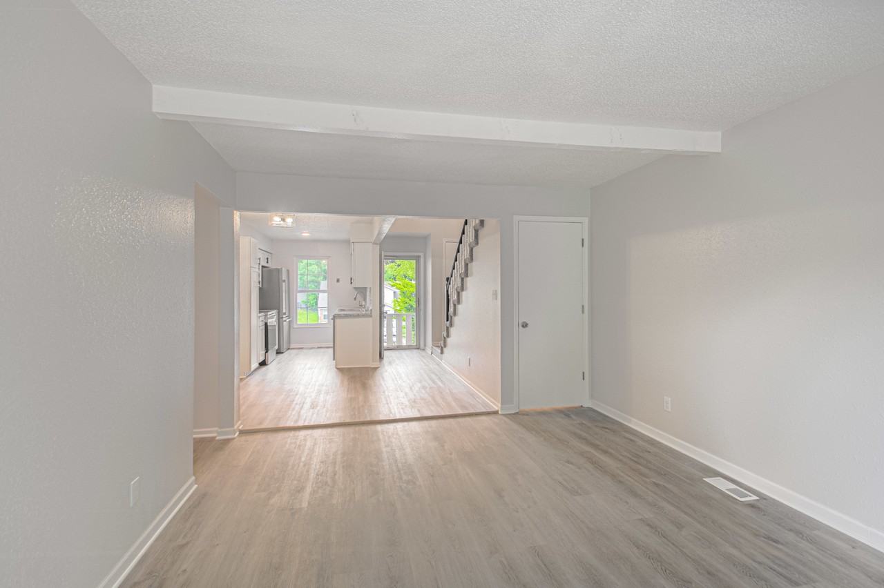1305 La Chateau Dr #1305 - Photo 4 of 18