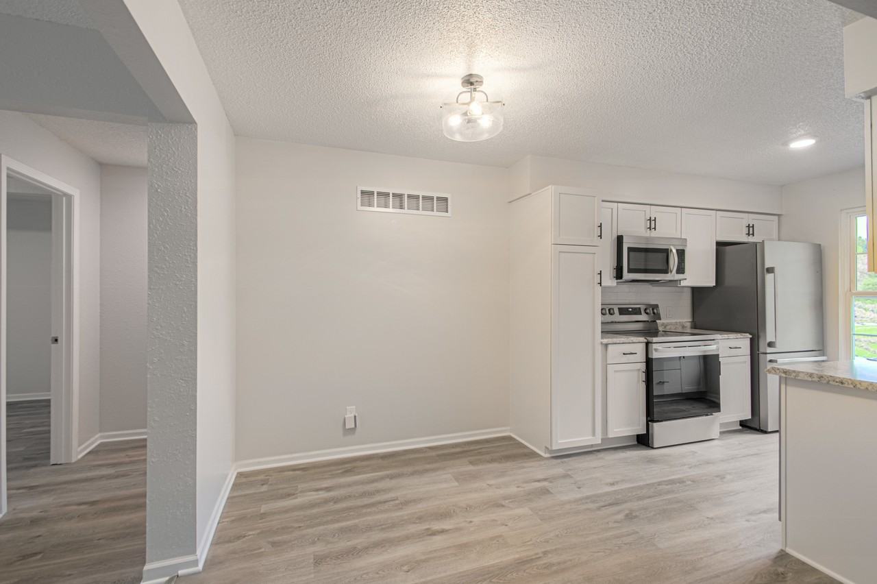 1305 La Chateau Dr #1305 - Photo 6 of 18