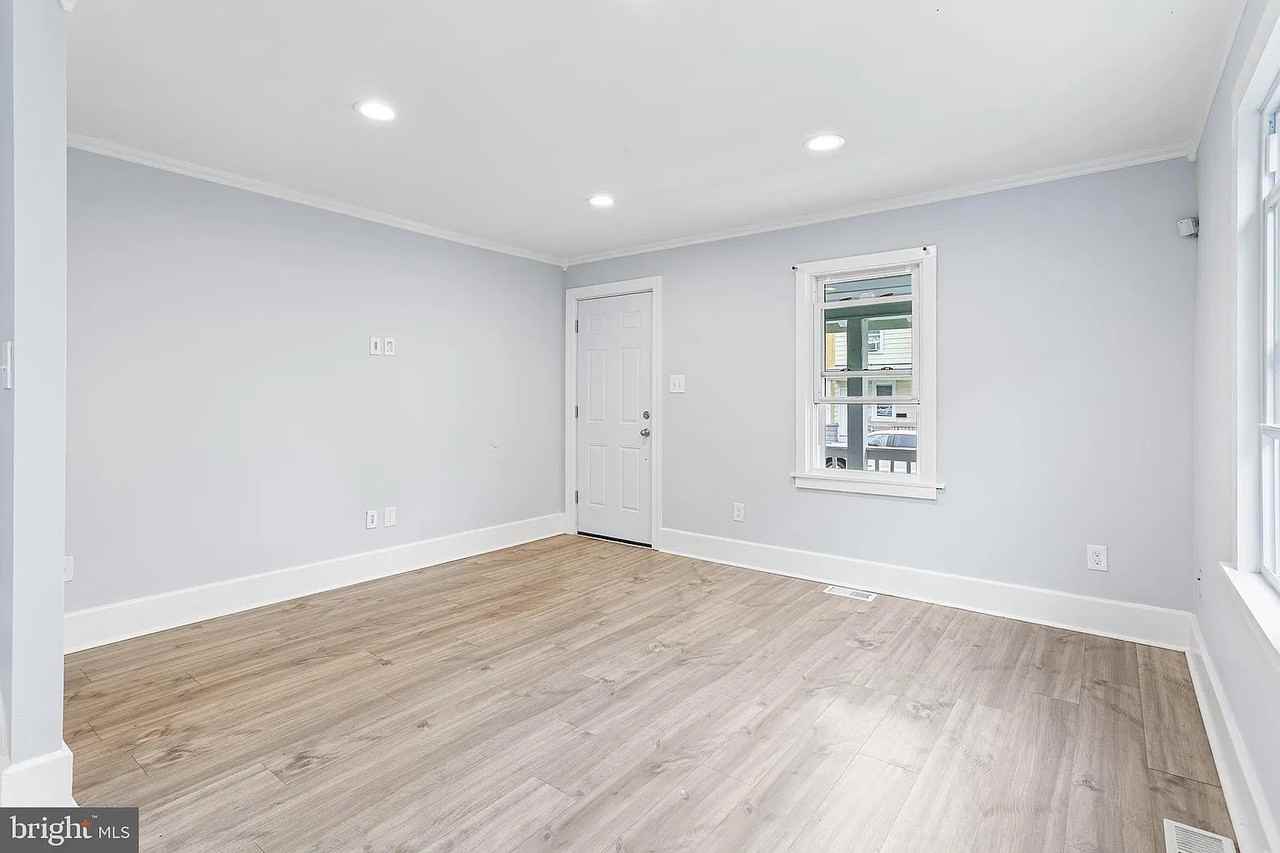 208 Cooper St #1 - Photo 3 of 23