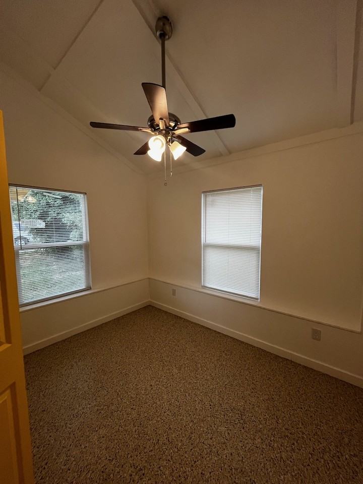 520 5th St Se #NA - Photo 4 of 19