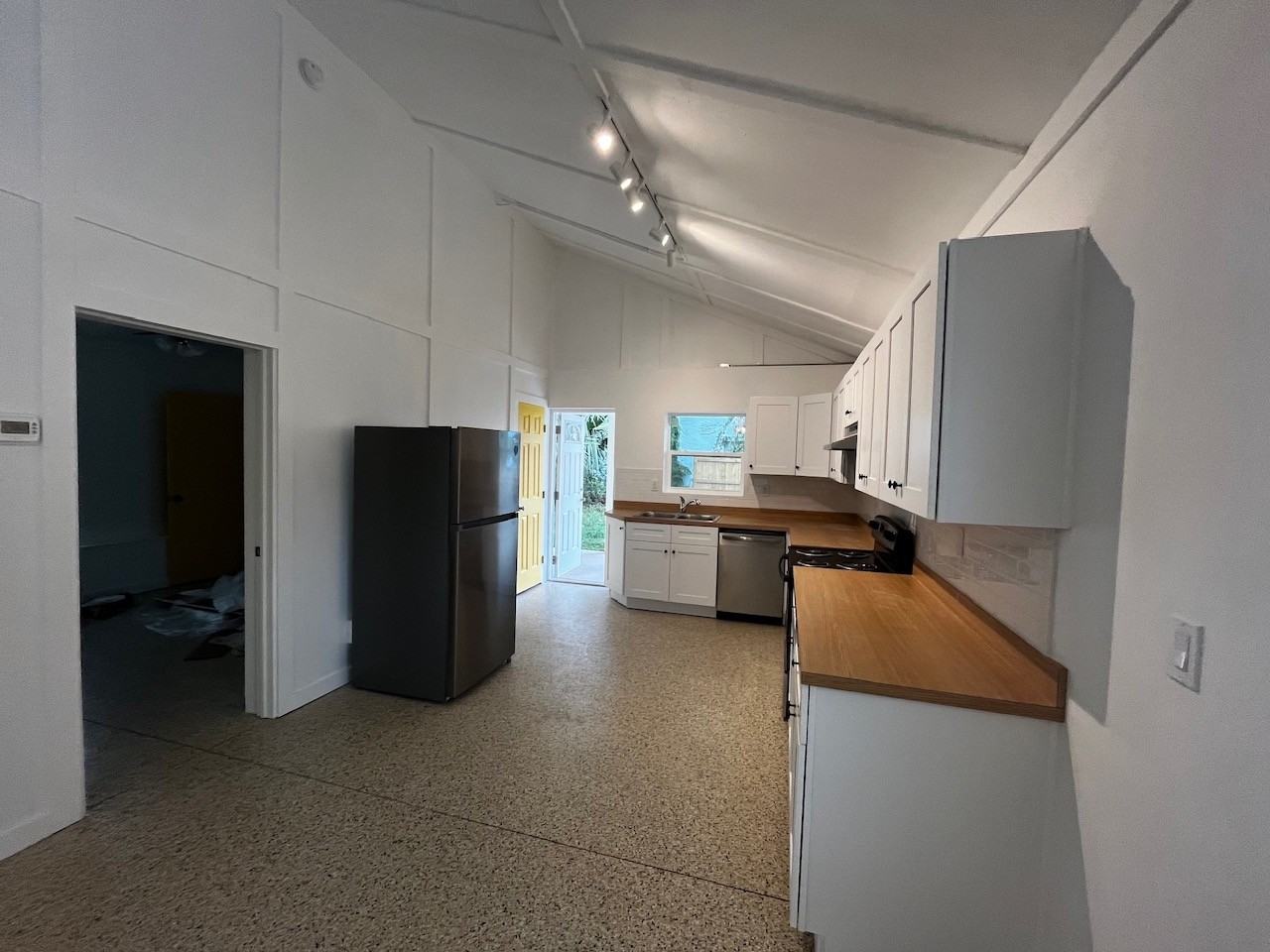 520 5th St Se #NA - Photo 6 of 19