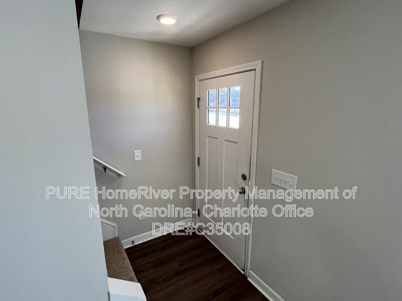 215 S Oak Gq St #B - Photo 5 of 34