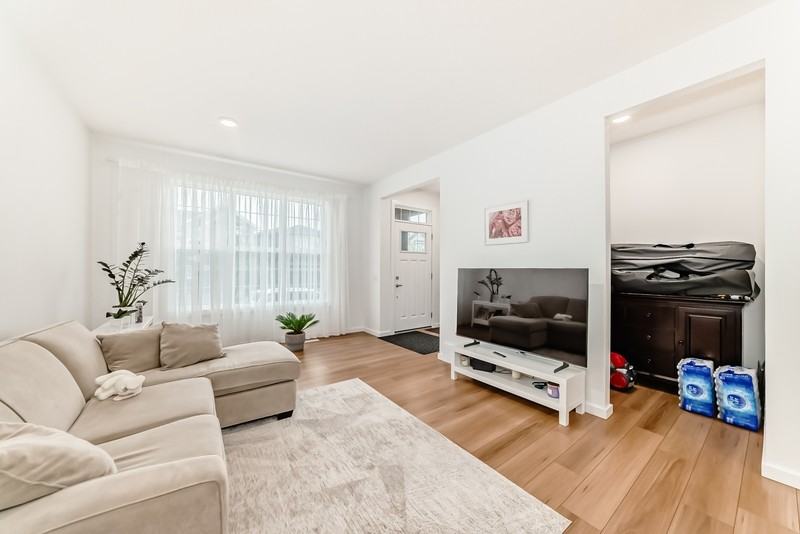 8129 226a St Nw - Photo 7 of 10