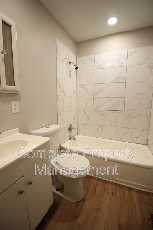 913 13th St - Photo 4 of 8