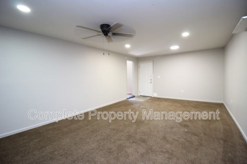 913 13th St - Photo 7 of 8