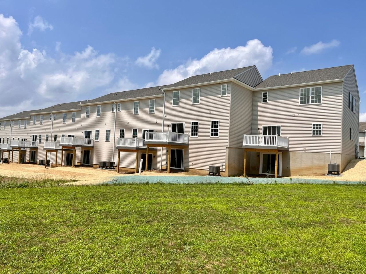 1Riverview Townhomes - Photo 4 of 50
