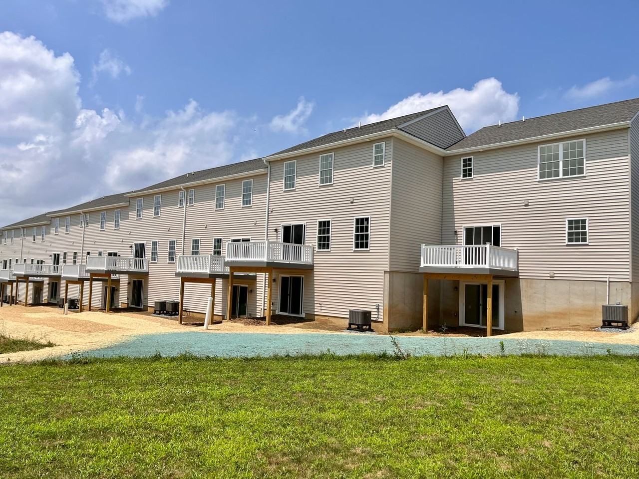 1Riverview Townhomes - Photo 5 of 50
