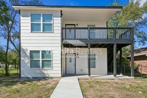 featured image of 707 S Edwards Ave