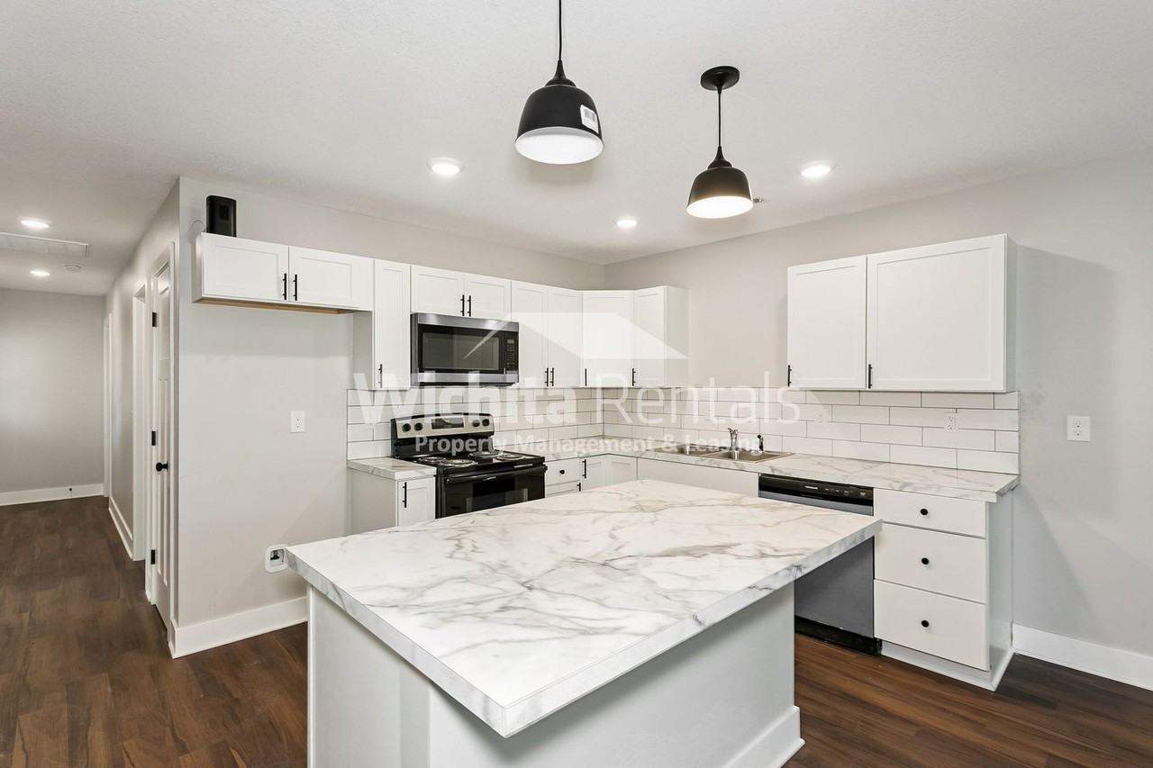 707 S Edwards Ave - Photo 5 of 14