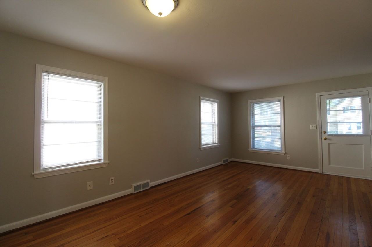 7552 Wyoming St - Photo 4 of 12