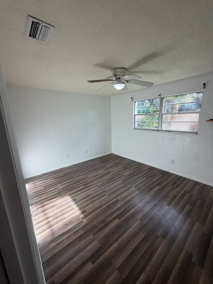 764 Candlewood Cir - Photo 2 of 8
