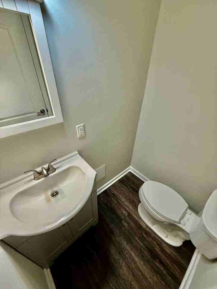 704 Grove St #B - Photo 4 of 9