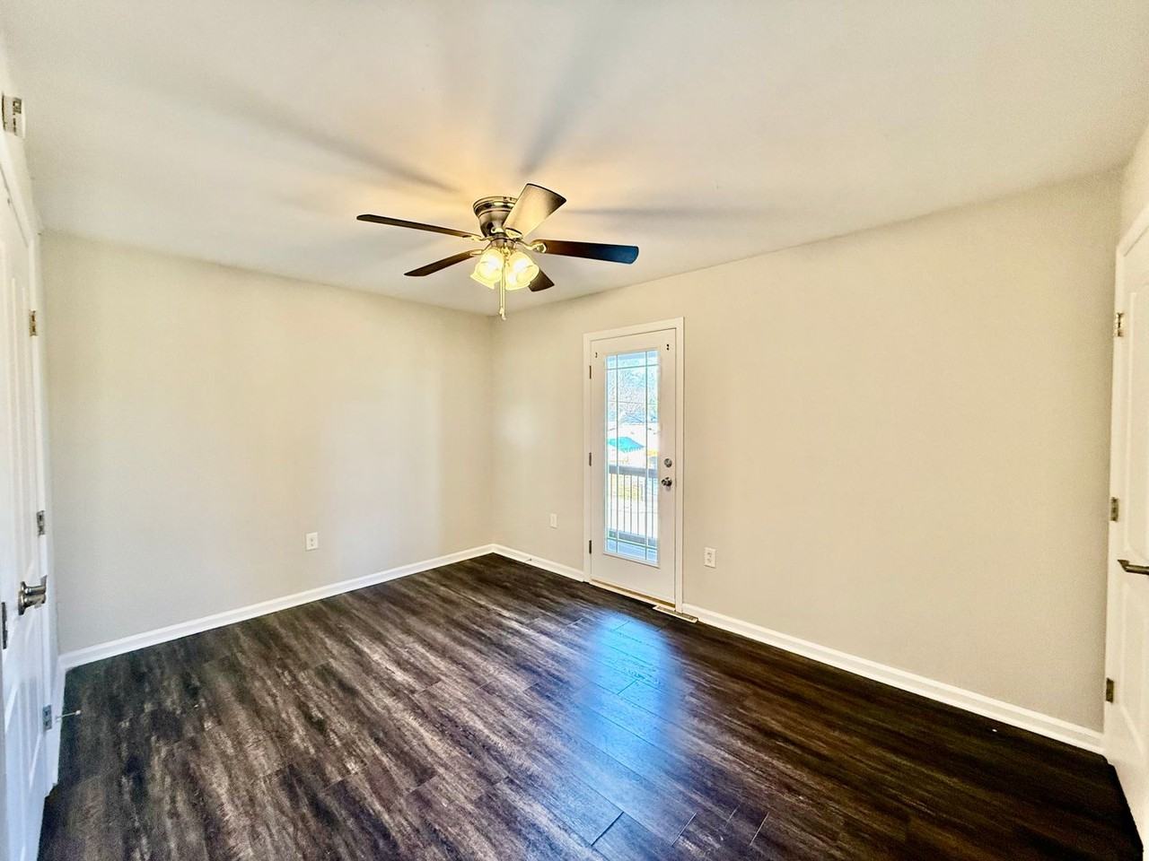 704 Grove St #B - Photo 6 of 9