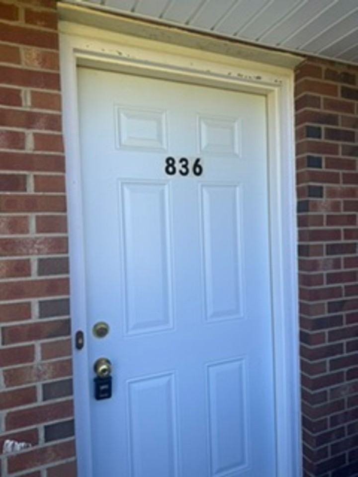 836 Sussex Pl - Photo 2 of 10