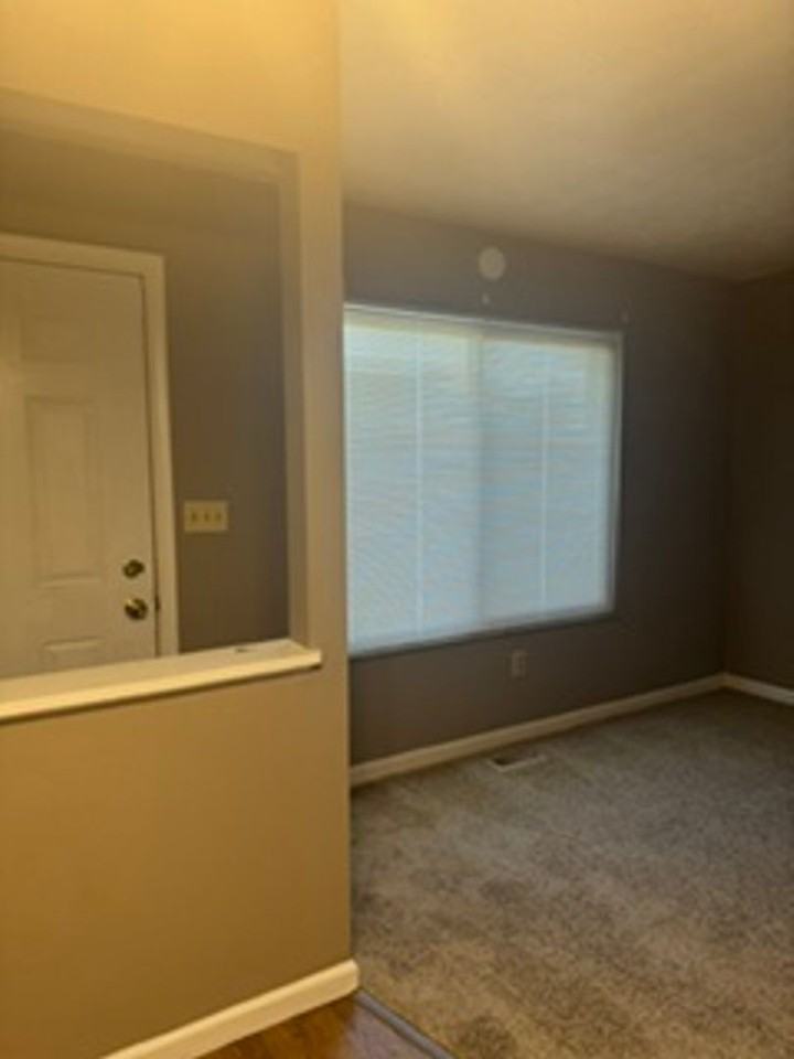 836 Sussex Pl - Photo 3 of 10