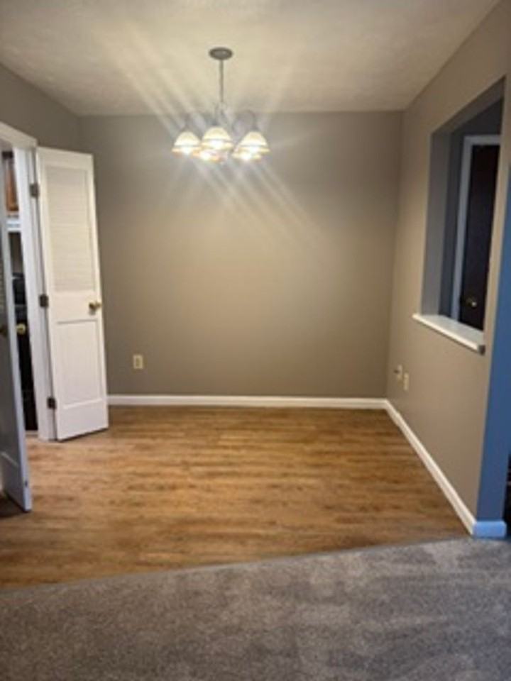 836 Sussex Pl - Photo 4 of 10