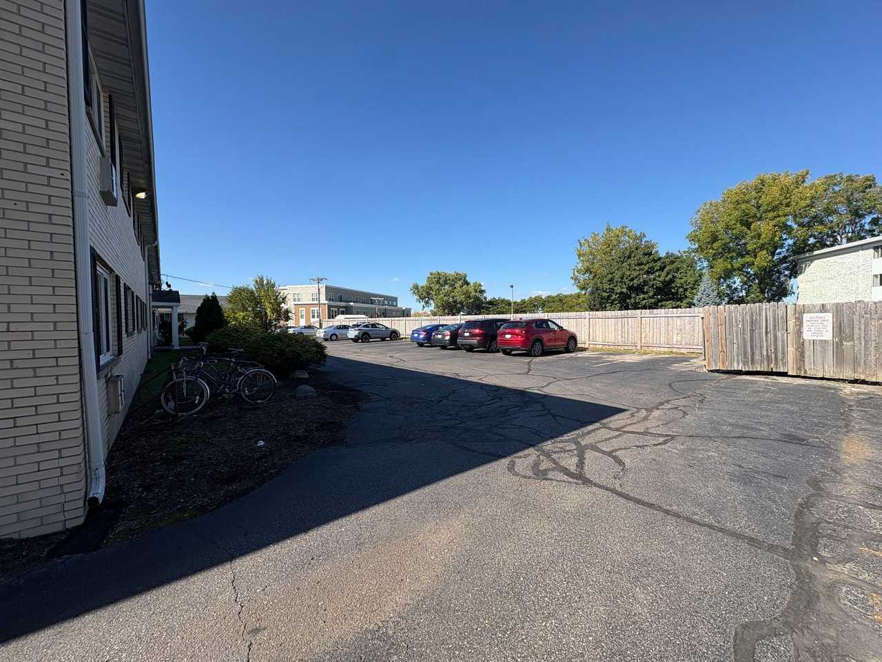 5022 Sheboygan Apartments - Photo 3 of 11