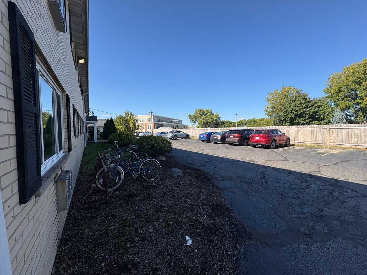 5022 Sheboygan Apartments - Photo 4 of 11