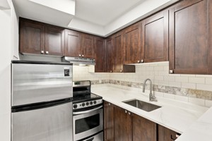 featured image of 5755 Av Sir-Walter-Scott