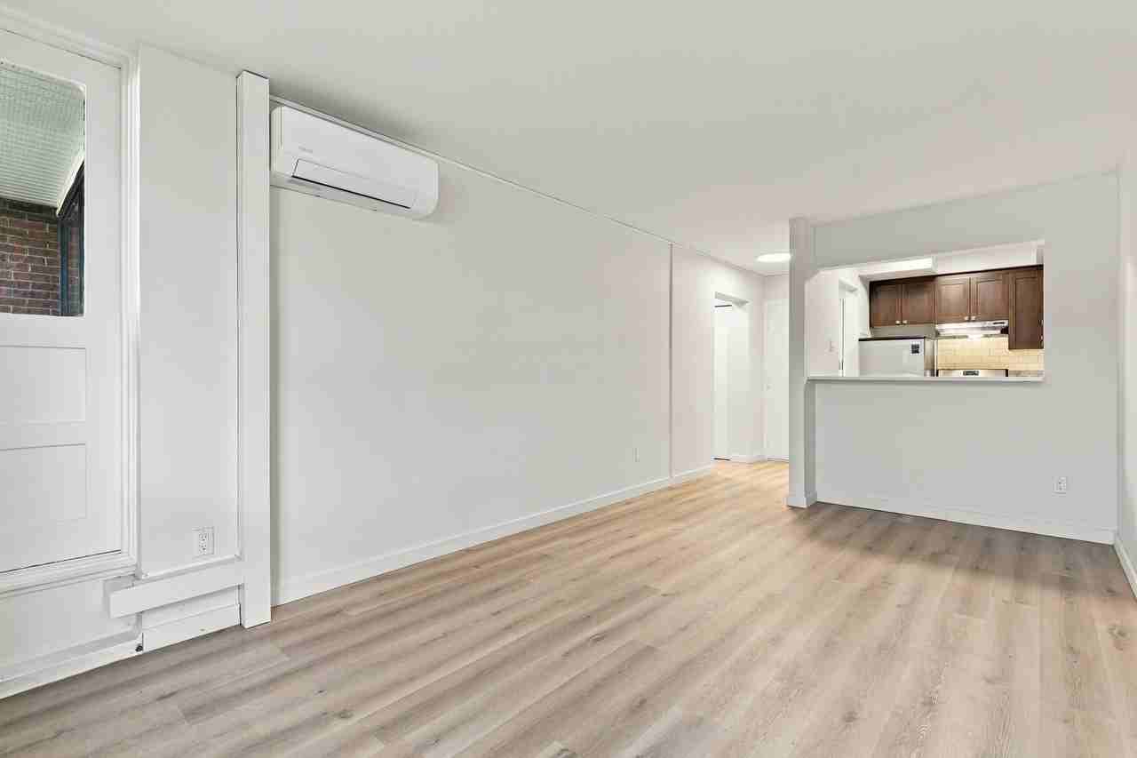 5755 Av Sir-Walter-Scott - Photo 2 of 17