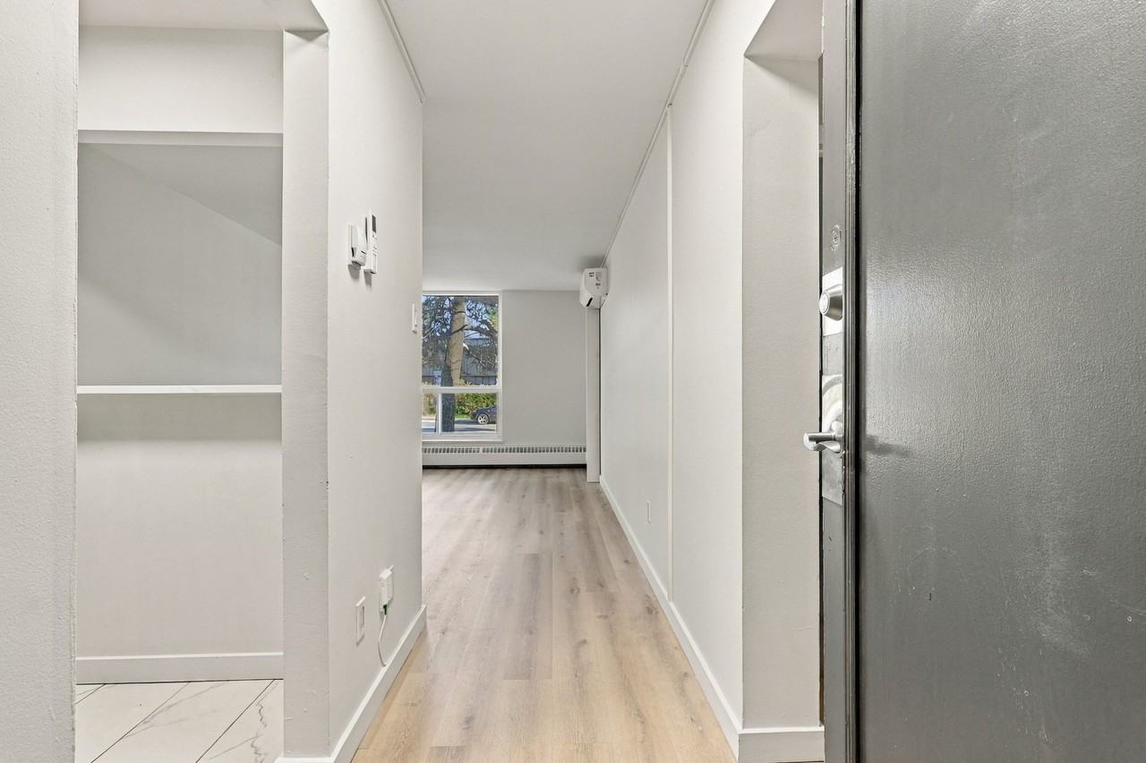5755 Av Sir-Walter-Scott - Photo 3 of 17