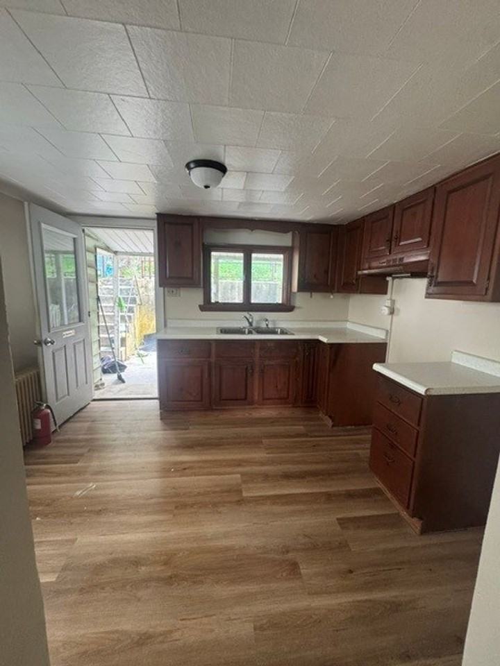 326 E Abbott St - Photo 2 of 13