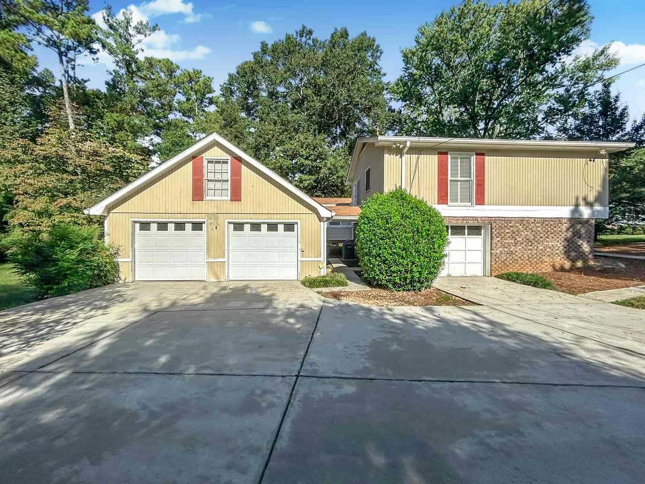 1330 Woodhill Dr - Photo 2 of 34