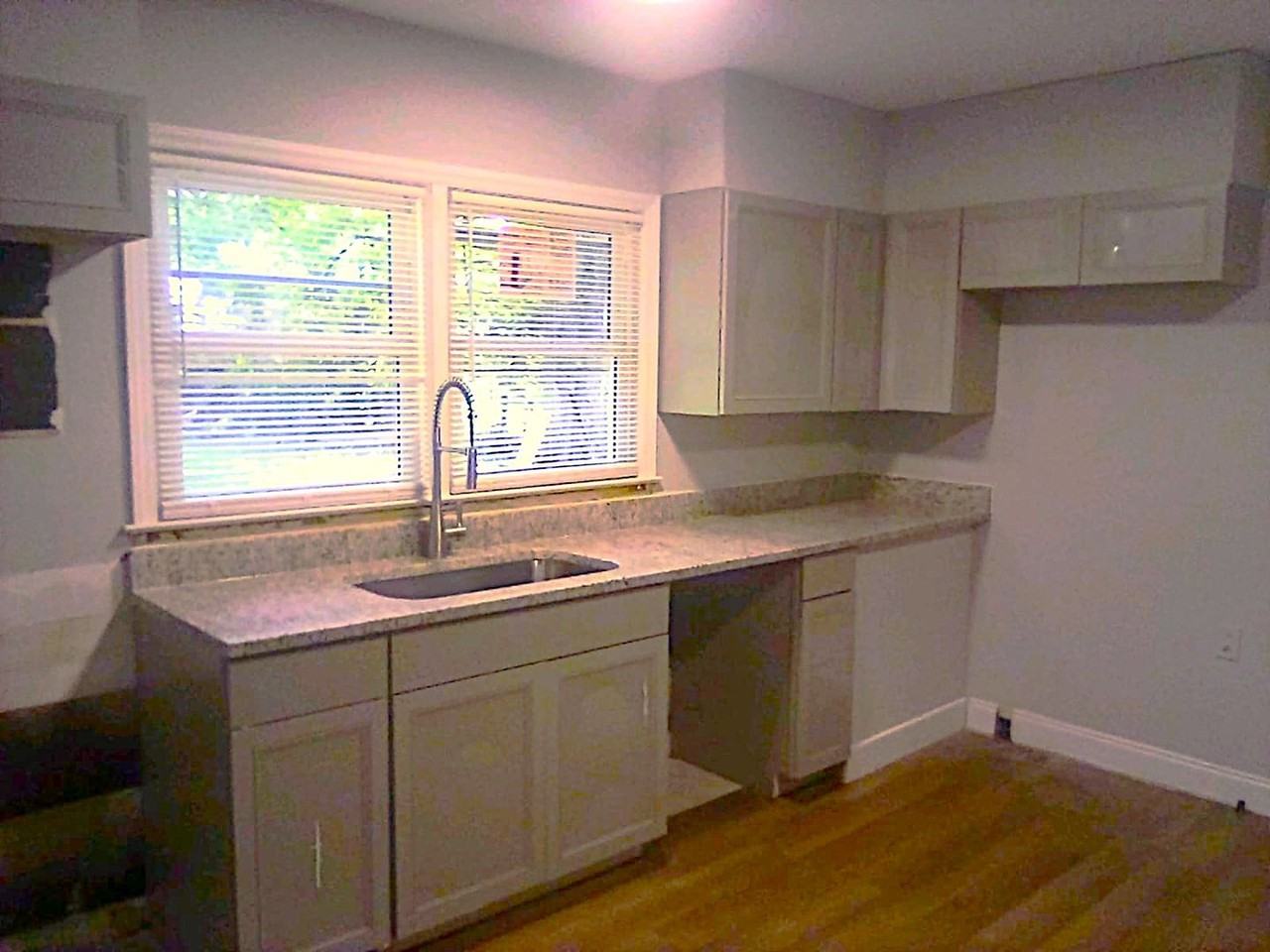 2547 Eastway Dr - Photo 2 of 2