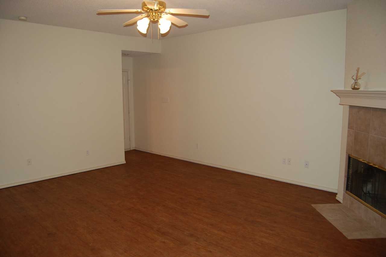 5531 93rd St - Photo 2 of 7